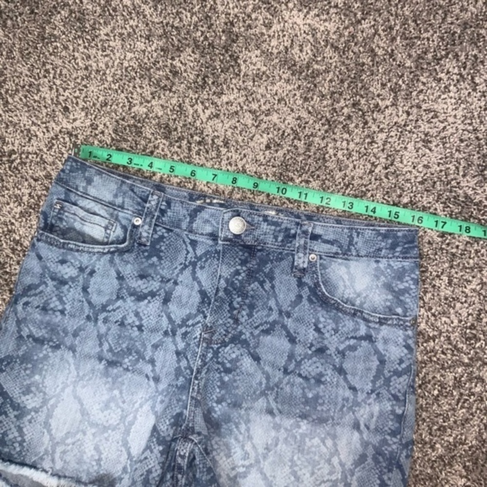 Seven7 Women’s Weekend Python Print Denim Shorts … - image 6